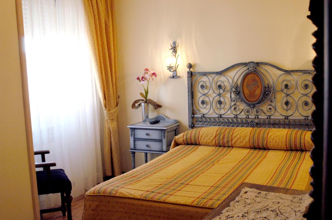 Hotel Julia Aranda de Duero Quarto foto